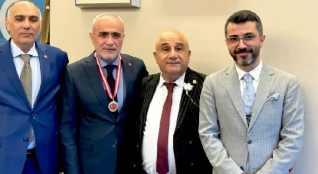 Cumhurbaşkanı Başdanışmanı Yalçın Topçu,İki Ödül Birden Aldı