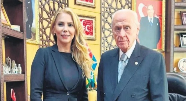 GAZETECİ TUBA KALÇIK DEVLET BAHÇELİ İLE HARİKA BİR ROPÖRTAJ YAPMIŞ