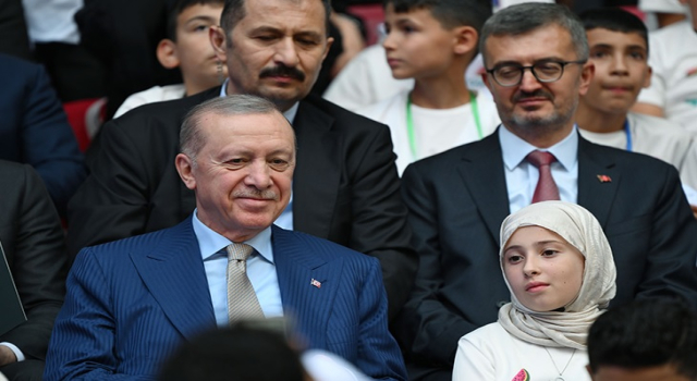 ERDOĞAN: “Ülkemizin yarınlarına yön tayin edecek gençlerimizin en iyi şekilde yetişmesi için tüm gücümüzle çalışıyoruz”