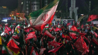 ABD İran'a yönelik saldırılarını yedinci gece de sürdürdü, İran ABD üslerini hedef aldı