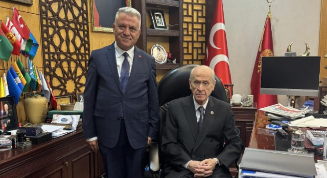 ALİ ÖZ DEVLET BAHÇELİ'NİN YANINDA
