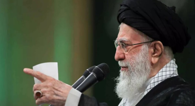 İran dini lideri Hamaney: ABD ile görüşmelerden bir şey beklemiyoruz