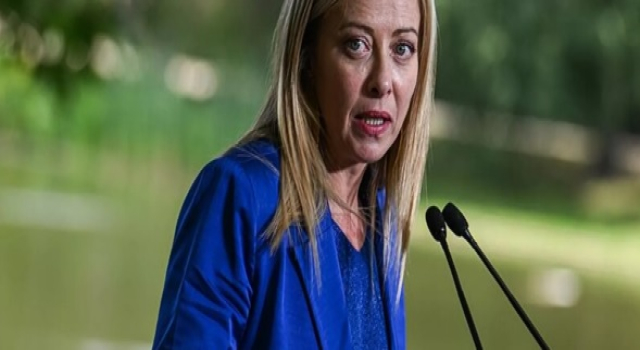 İtalyan Senatosu'nda Meloni - Renzi arasında tartışma çıktı: 'İstifa edecek misin?'