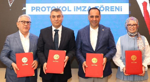DİKKAT ÇEKEN PROTOKOL TÖRENİ