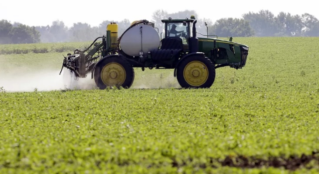 Fransızlar çiftçilerin kullanımına izin verilen pestisite karşı ayakta