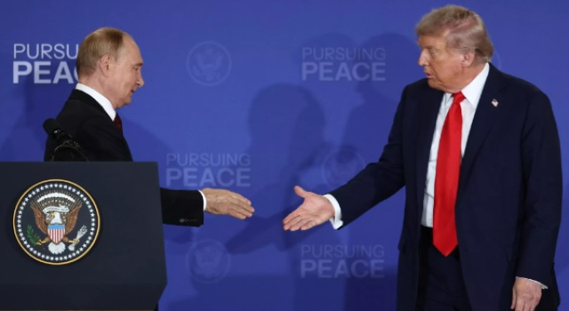 Putin-Trump Zirvesi sona erdi: 'Görüşmelerimiz yapıcı ve karşılıklı saygı atmosferinde geçti'