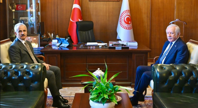 BAKAN URALOĞLU’NDAN CELAL ADAN’A NEZAKET ZİYARETİ