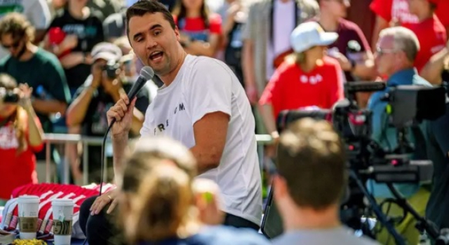 Charlie Kirk: Trump destekçisi muhafazakar aktivist silahlı saldırıda öldürüldü