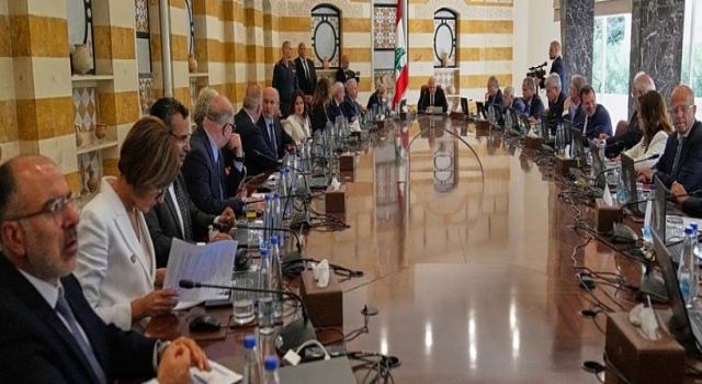 Lübnan hükümeti Hizbullah'ın silahsızlanma planını onayladı