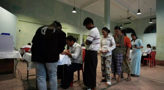 Myanmar’da darbe sonrası ilk genel seçim: 65 bölgede oy işlemi iptal