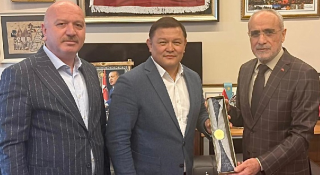 KIRGIZİSTAN MECLİSİ E.BAŞKANI, MİLETVEKİLi CUMABEKOV’DAN BAŞDANIŞMAN YALÇIN TOPÇU’YA ZİYARET