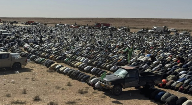 Kaddafi’nin oğlu Seyfülislam toprağa verildi: Cenazeye 50 bin kişi katıldı