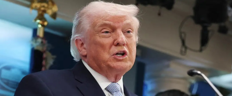 Trump: Ordumuz İran çevresinde hazır bekliyor