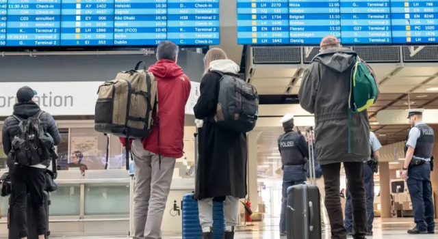 AB'de yolculara yeni haklar geliyor: Uçuş gecikirse tazminat