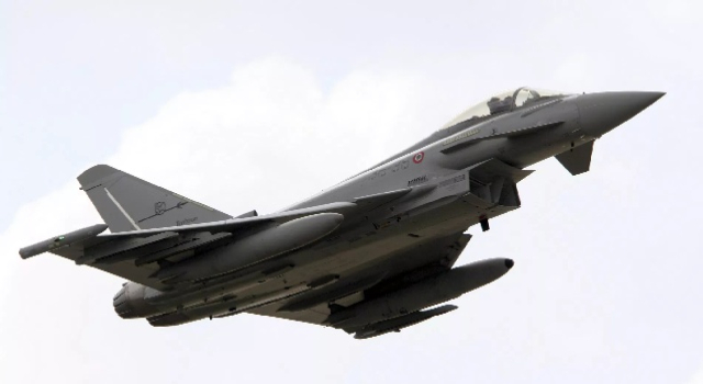 Suudi Arabistan'daki üsse yönelik hava saldırısında bir İtalyan Eurofighter savaş uçağı vuruldu