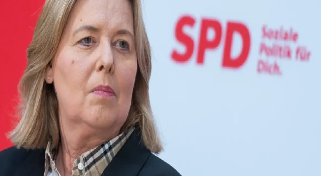 Almanya: SPD Genel Başkanı ve Çalışma Bakanı istifa etti