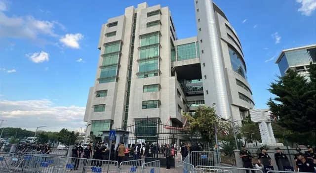 Mersin'deki operasyonda 3 başkanla birlikte 59 şüpheli adliyeye sevk edildi