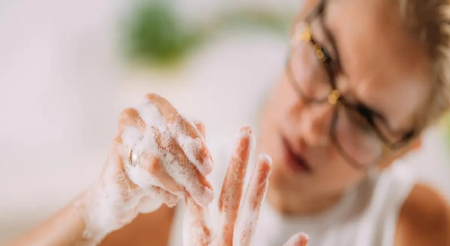 Obsesif kompulsif bozukluk: Delirdiğinizi seyretmek gibi