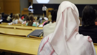 Berlin'de Yeşiller'den kamuda başörtüsü yasağına tepki
