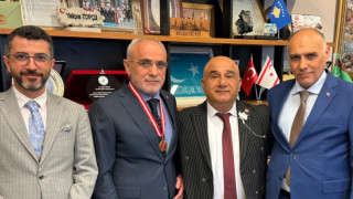 ÇETKODER’DEN BAŞDANIŞMAN TOPÇU’YA İKİ ÖDÜL