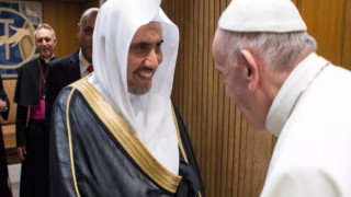 Dünya İslam Birliği Genel Sekreteri nefret ve savaşla mücadele için kültürler arası diyalog çağrısında bulundu