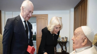 Kral Charles ve Kraliçe Camilla'dan Papa'ya ziyaret: 20 dakika sürdü