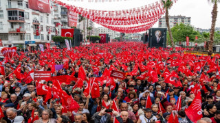 MİTİNG DEDİĞİN BÖYLE GEÇER, İŞTE VAHAP SEÇER…