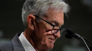 Trump'ın Fed Başkanı Powell'i hedef alarak faiz indirimi çağrısı yapması üzerine yatırımcılar ABD varlıklarından kaçıyor