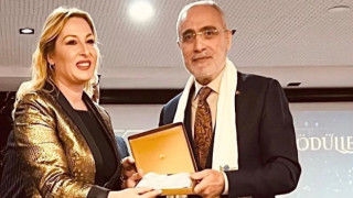 Başdanışman Yalçın Topçu, Dünya Ahileri Ödül Törenine Katıldı