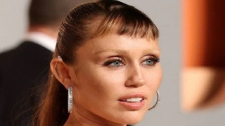 Miley Cyrus: O şarkıları söylemem yasaklandı