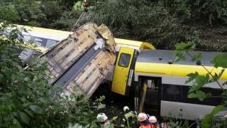 Almanya’da tren raydan çıktı: En az 3 ölü, çok sayıda yaralı