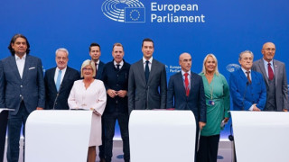 Avrupa için Vatanseverler grubu Avrupa Komisyonu'na karşı güvensizlik önergesi sundu