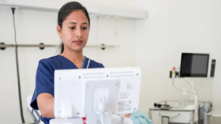 Bürokratik engeller nitelikli iş gücü açığını artırıyor