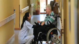 Almanya'da hasta bakımı: Türkiye kökenliler ilk üçte