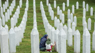 Bosna'da Srebrenitsa soykırımı kurbanları için barış yürüyüşü başladı