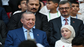 ERDOĞAN: “Ülkemizin yarınlarına yön tayin edecek gençlerimizin en iyi şekilde yetişmesi için tüm gücümüzle çalışıyoruz”