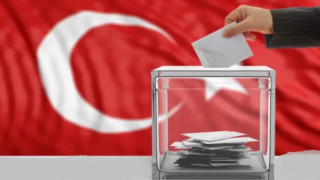 MEHMET AKPINAR YAZDI: KIRMIZI BİSİKLET