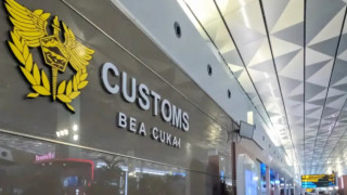 Uyuşturucu kullanan pilot 70 bin ekstazi hapla yakalandı