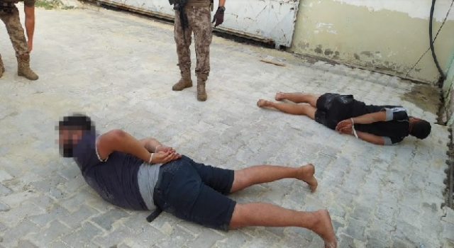 MERSİN DE 2 PKK’LI TERÖRİSTİ YAKALADI