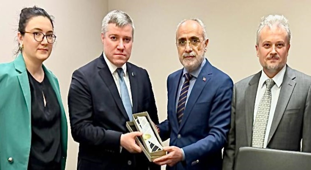 Yalçın Topçu, Ukrayna'nın Ankara Maslahatgüzarı Oleksii Chernyshev ve Müsteşar Denys Zolotarov ile bir araya geldi