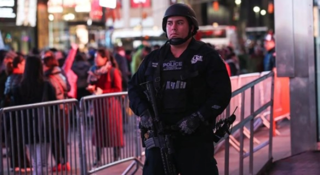 New York Times Meydanı'nda silahlı saldırı: 3 kişi yaralandı, 1 kişi gözaltına alındı