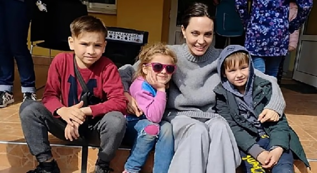 Angelina Jolie, Rusya işgali altındaki Ukrayna'yı ziyaret etti