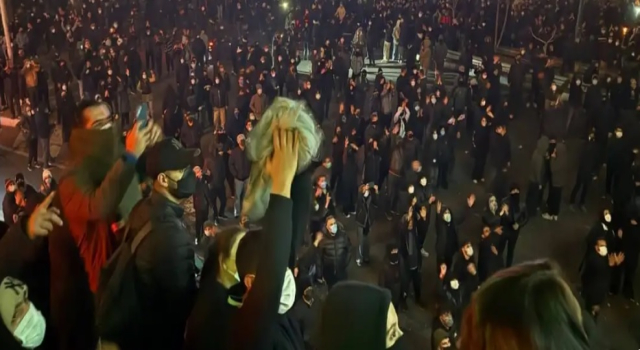 İran protestoları: Trump'tan tehdit, Hamaney'den rest