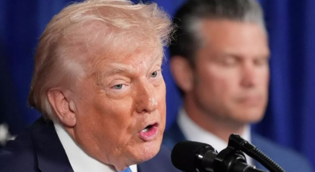 Trump: Venezuela'daki geçici yönetim, petrolün 30 ila 50 mi̇lyon varilini ABD'ye teslim edecek