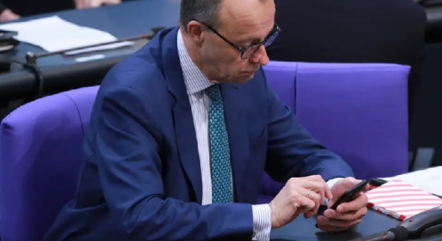 Almanya Başbakanı Merz'den sosyal medya yaş sınırına destek