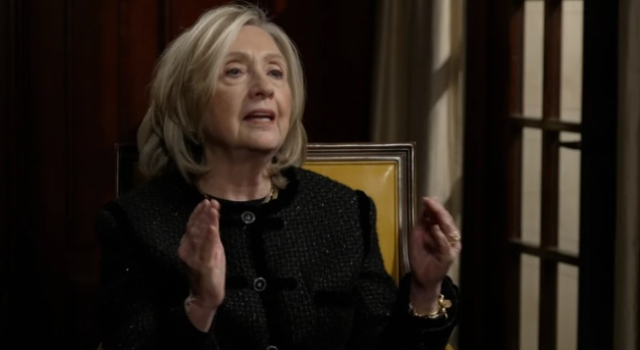 Hillary Clinton, Trump yönetimini Epstein dosyalarını 'örtbas etmekle' suçladı