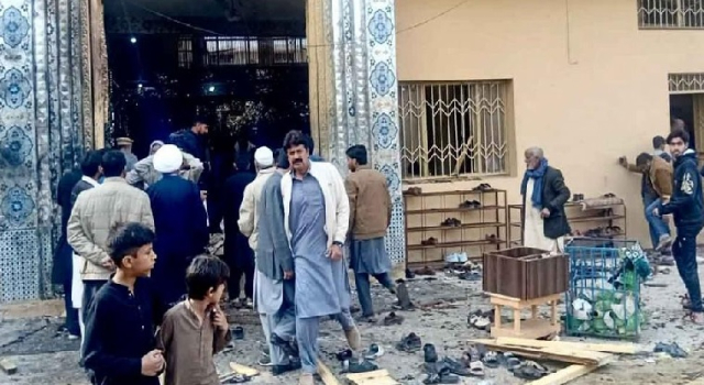Pakistan'da Şii camisine saldırı: 31 ölü