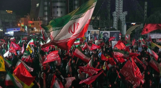 ABD İran'a yönelik saldırılarını yedinci gece de sürdürdü, İran ABD üslerini hedef aldı
