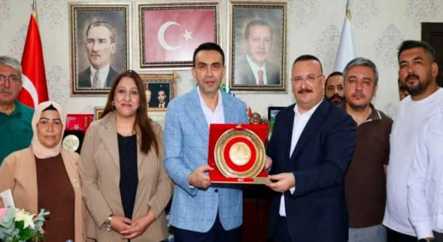 AK Parti Toroslar'dan İl Başkanlığına Birlik ve Dayanışma Ziyareti