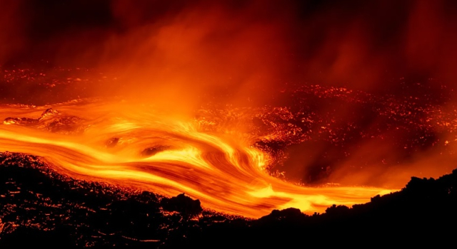 Etna Yanardağı'nda 1970'lerden bu yana en uzun patlama: 7 gündür durmuyor